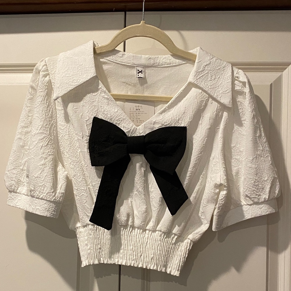 White Cropped Short Sleeve Blouse with Black Bow. Collar. Twee. Girlie.